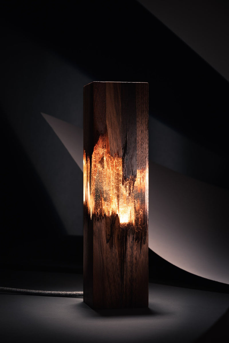 LIGNUM MA unique wooden table lampe walnut - warm atmosphere